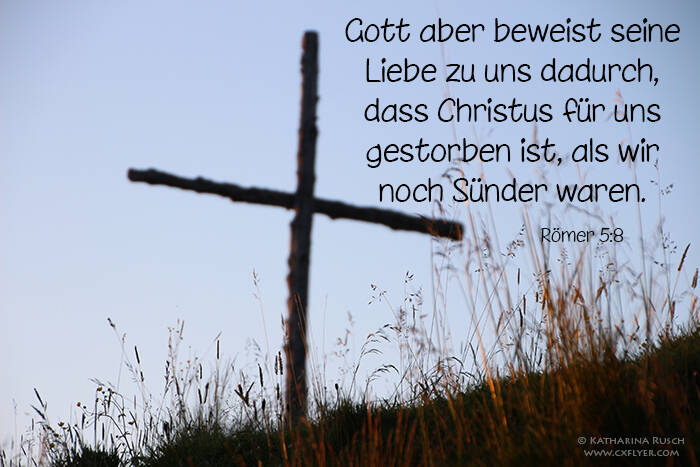 Gott aber beweist seine Liebe zu uns dadurch, dass Christus für uns gestobern ist, als wir noch Sünder waren.